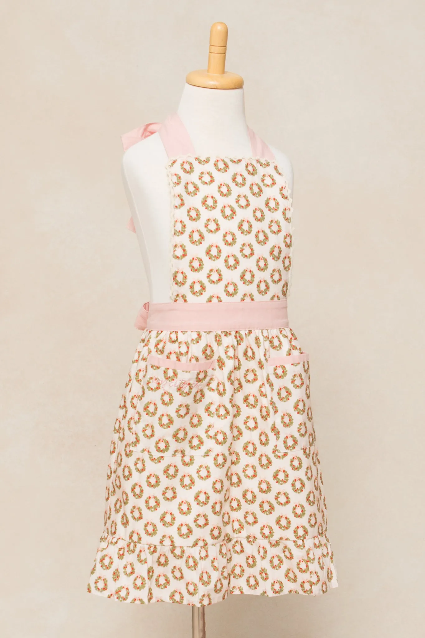 Mini Ivy Apron in Wreath Cotton - FINAL SALE