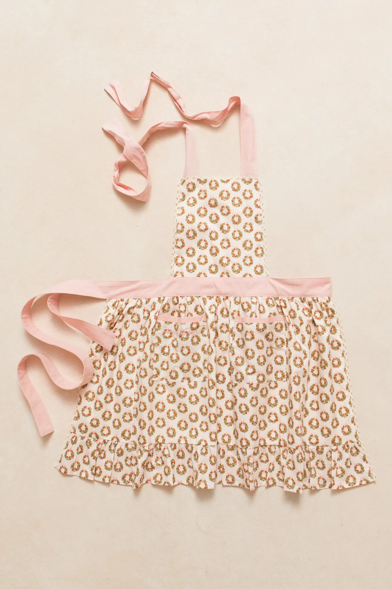 Mini Ivy Apron in Wreath Cotton - FINAL SALE