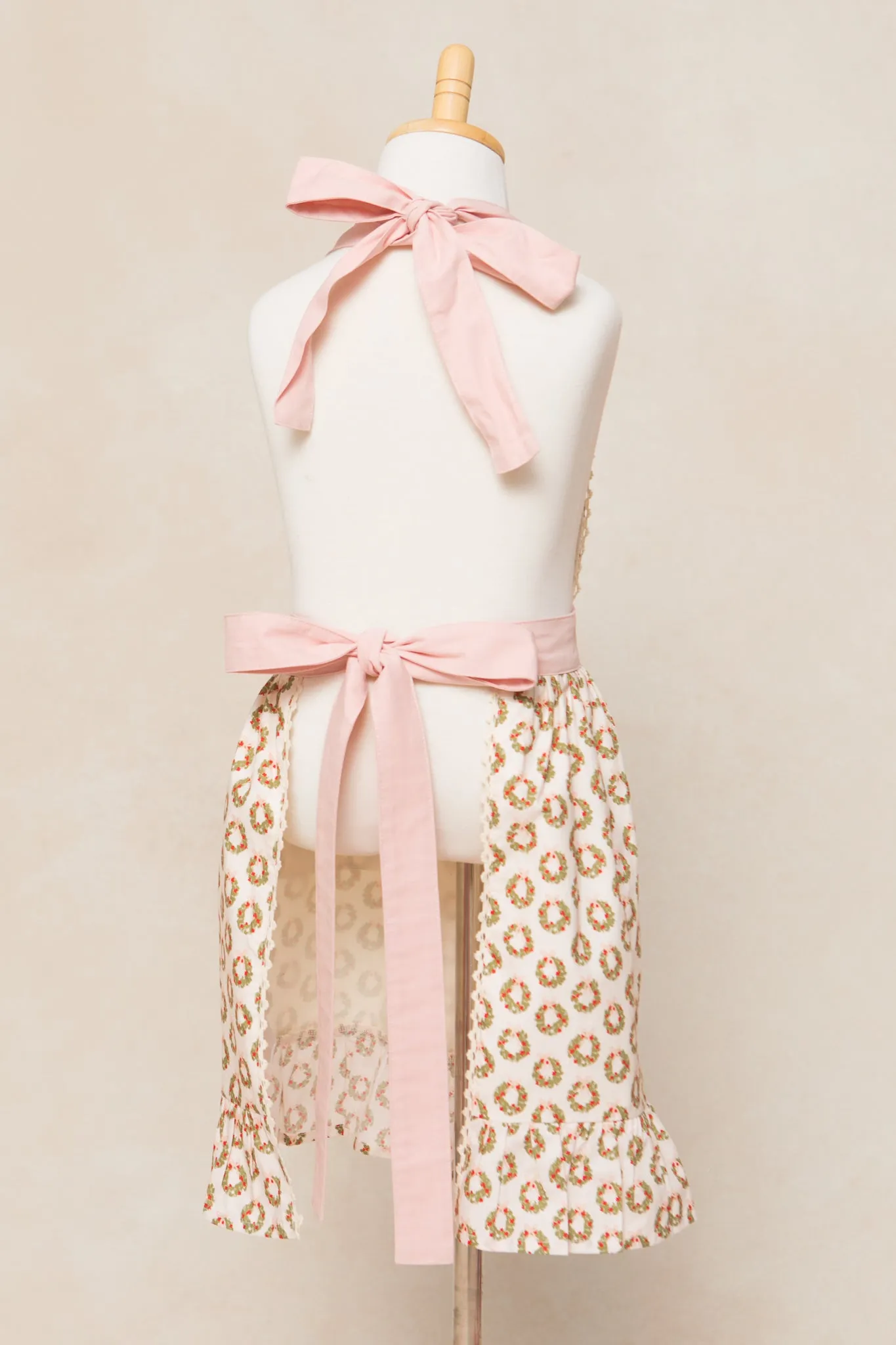 Mini Ivy Apron in Wreath Cotton - FINAL SALE